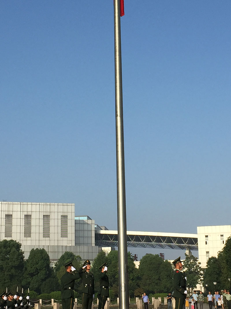 講話，國歌同步旗桿